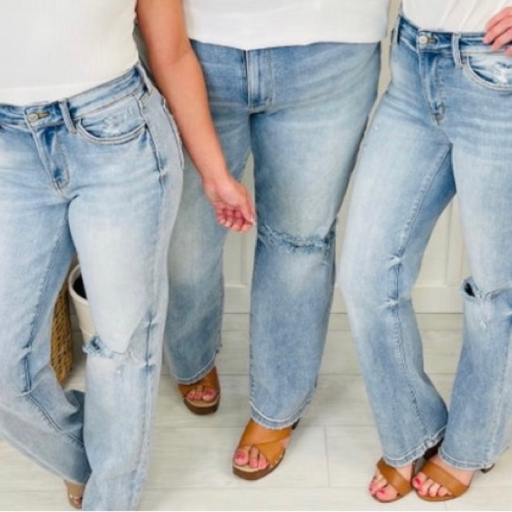 New Judy Blue straight leg dad jean mid rise 7/28